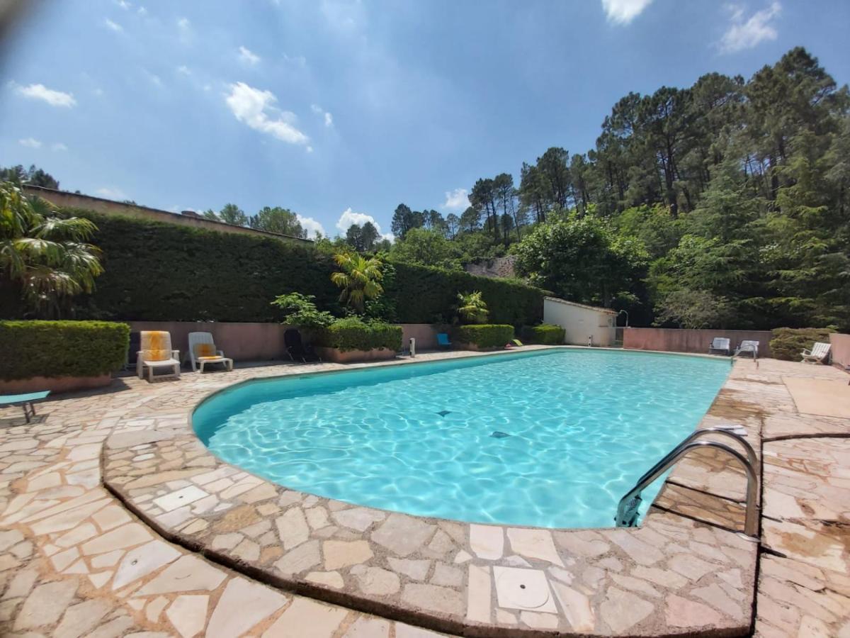 Eblouissant Appartement Au Calme D'Une Residence Avec Piscine Idealement Situe Au Pied Du Colorado Provencal Dans Le Prestigieux Luberon Rustrel Kültér fotó