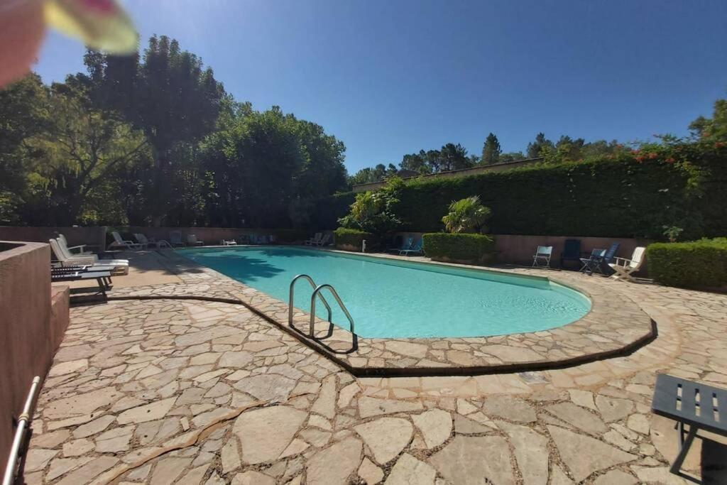 Eblouissant Appartement Au Calme D'Une Residence Avec Piscine Idealement Situe Au Pied Du Colorado Provencal Dans Le Prestigieux Luberon Rustrel Kültér fotó