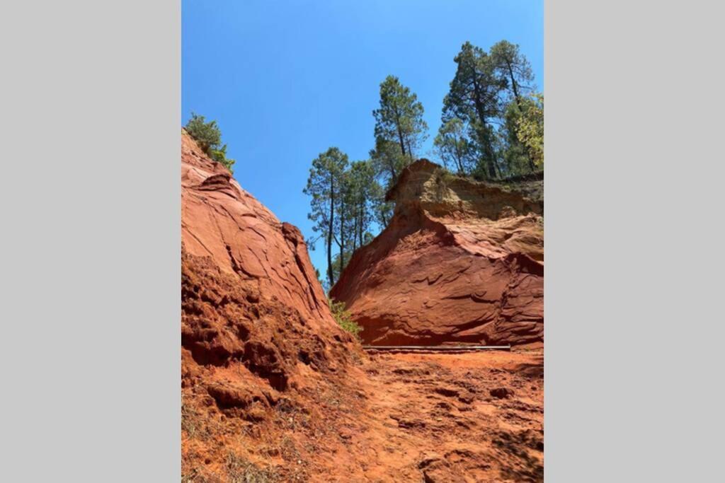 Eblouissant Appartement Au Calme D'Une Residence Avec Piscine Idealement Situe Au Pied Du Colorado Provencal Dans Le Prestigieux Luberon Rustrel Kültér fotó