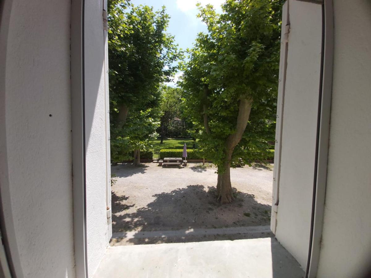 Eblouissant Appartement Au Calme D'Une Residence Avec Piscine Idealement Situe Au Pied Du Colorado Provencal Dans Le Prestigieux Luberon Rustrel Kültér fotó