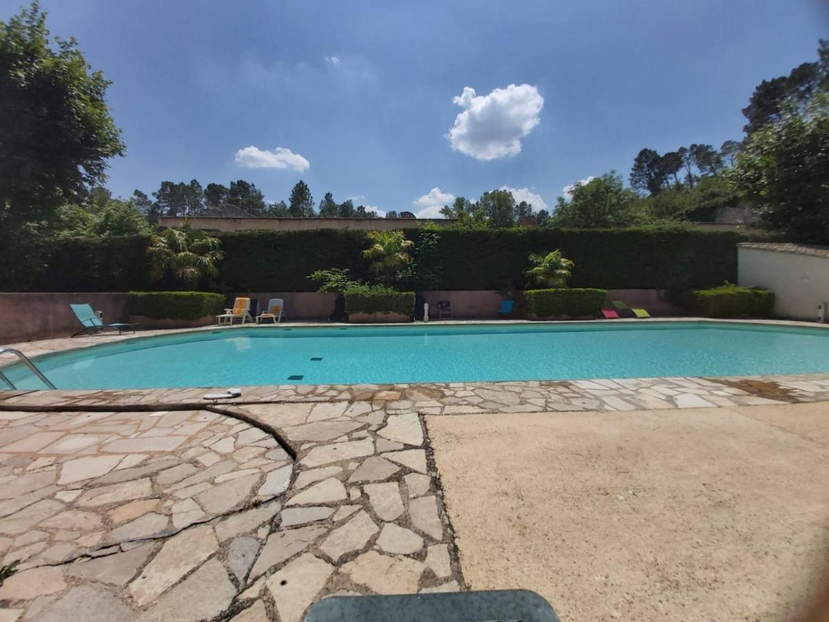 Eblouissant Appartement Au Calme D'Une Residence Avec Piscine Idealement Situe Au Pied Du Colorado Provencal Dans Le Prestigieux Luberon Rustrel Kültér fotó