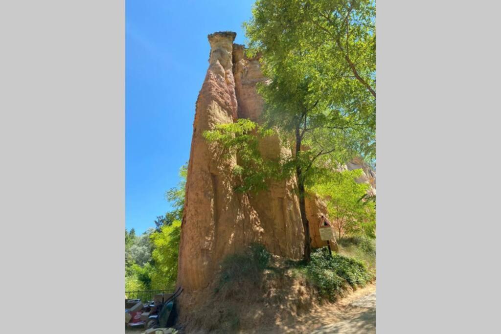Eblouissant Appartement Au Calme D'Une Residence Avec Piscine Idealement Situe Au Pied Du Colorado Provencal Dans Le Prestigieux Luberon Rustrel Kültér fotó