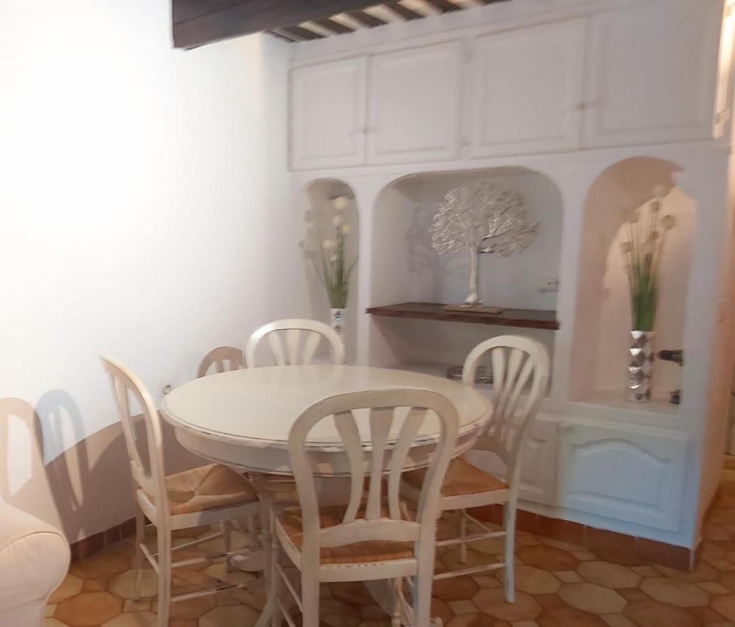 Eblouissant Appartement Au Calme D'Une Residence Avec Piscine Idealement Situe Au Pied Du Colorado Provencal Dans Le Prestigieux Luberon Rustrel Kültér fotó