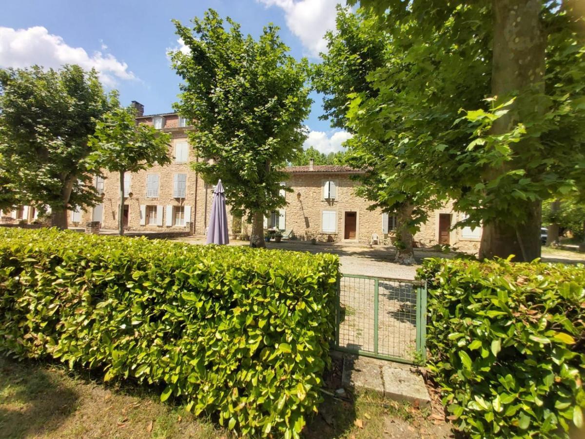 Eblouissant Appartement Au Calme D'Une Residence Avec Piscine Idealement Situe Au Pied Du Colorado Provencal Dans Le Prestigieux Luberon Rustrel Kültér fotó