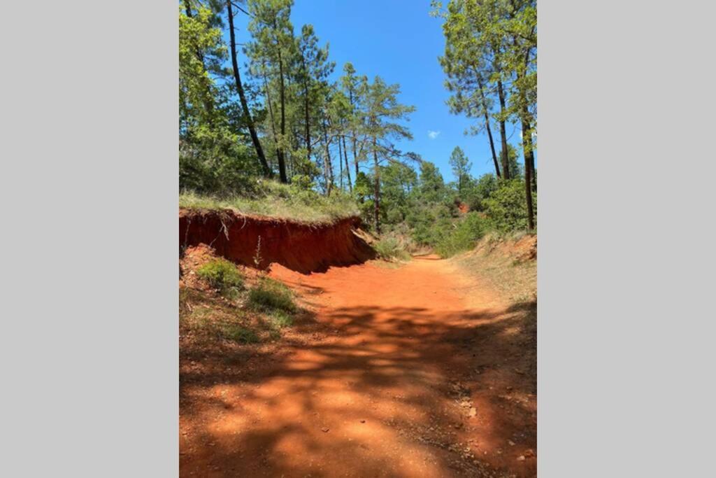 Eblouissant Appartement Au Calme D'Une Residence Avec Piscine Idealement Situe Au Pied Du Colorado Provencal Dans Le Prestigieux Luberon Rustrel Kültér fotó