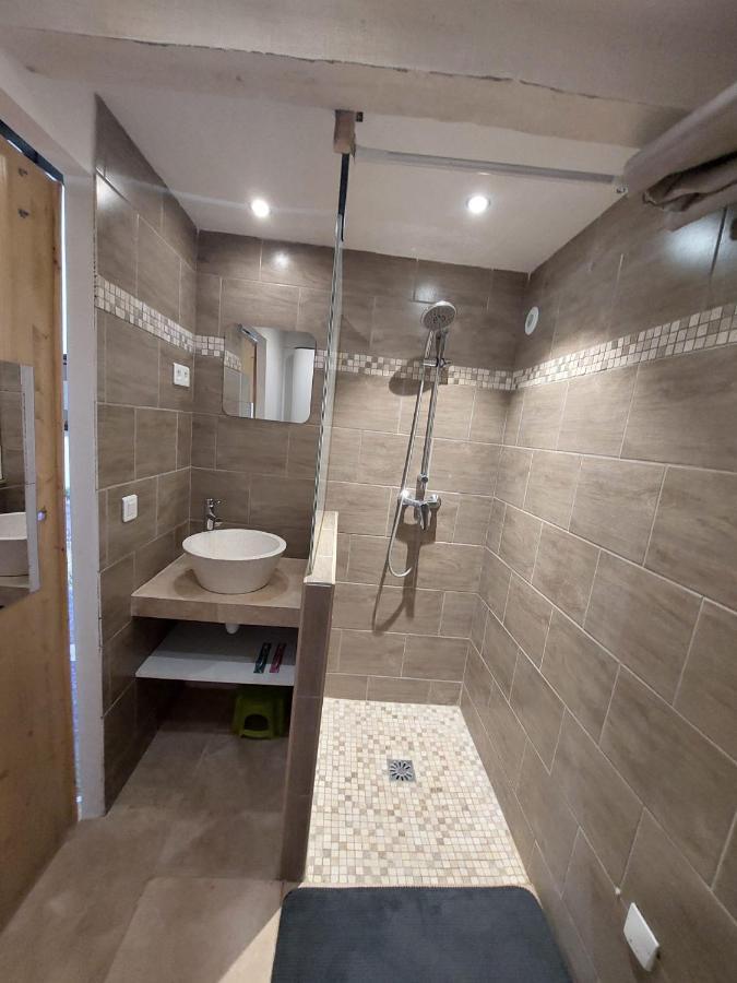 Eblouissant Appartement Au Calme D'Une Residence Avec Piscine Idealement Situe Au Pied Du Colorado Provencal Dans Le Prestigieux Luberon Rustrel Kültér fotó